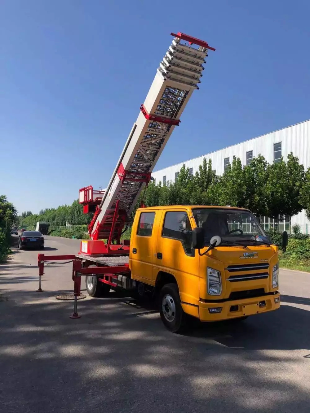 杭州江干附近的云梯车出租服务：轻松解决高空作业需求